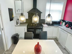 Kitchen/Dineer- click for photo gallery